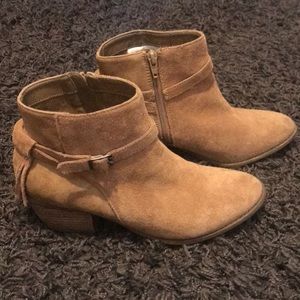 American Eagle booties